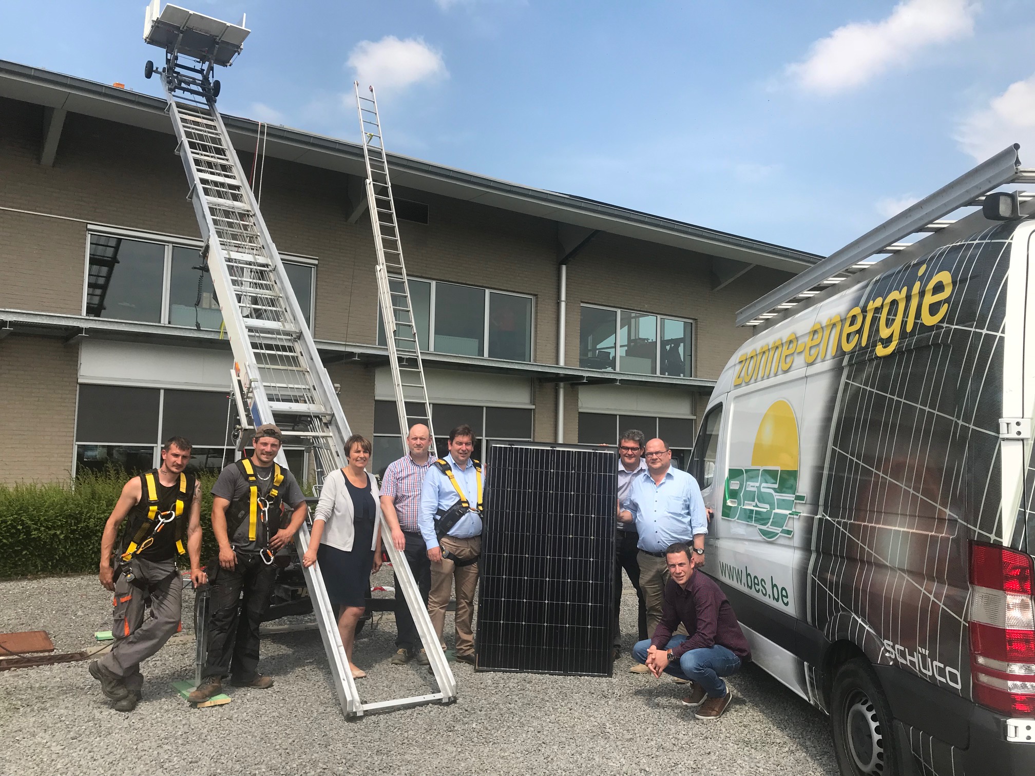 OfficIële eerste paneellegging zonnepanelen openbare gebouwen te Ledegem